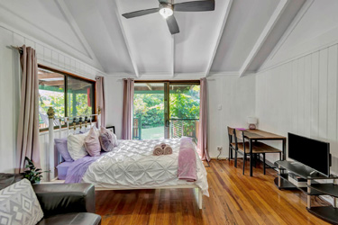 Half Glass Private Cabin